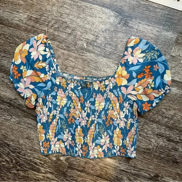 {Aerie} Floral Short-Sleeve cropped top - Picture 1 of 4